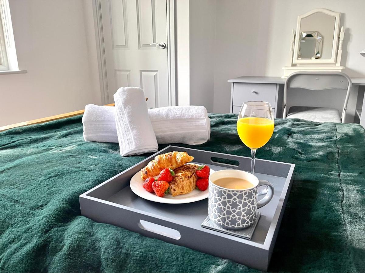 Stylish Cosy And Bright Apartment - Fantastic Location - Perfect For Business Or Solo Travellers Bishop's Stortford Exterior foto